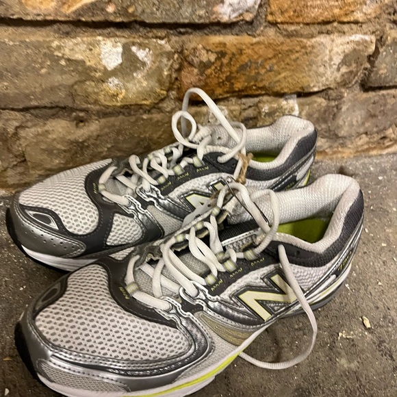 Women’s New Balance 730 Sneakers size 9.5 - Picture 2 of 7